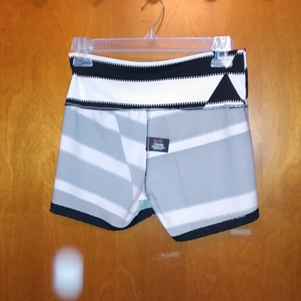 6/$20 Shorts - Picture 3 of 4
